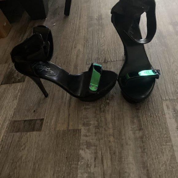 Fergie Black Heels - Picture 2 of 2